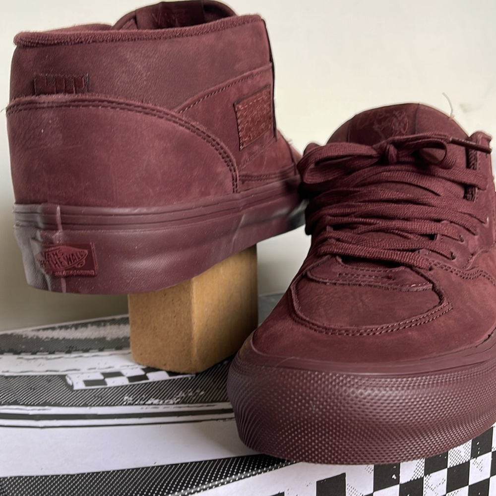 Vans Men’s Skate Half Cab
Mono Chocolate
VNDASFCDCHC
Sneakers - Picture 10 of 16